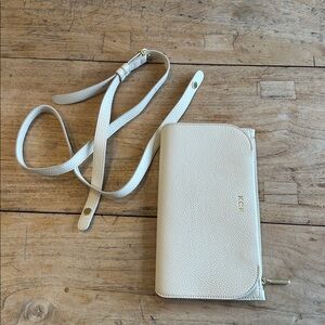 Cuyana Leather Phone Bag Crossbody – Ivory / Cream